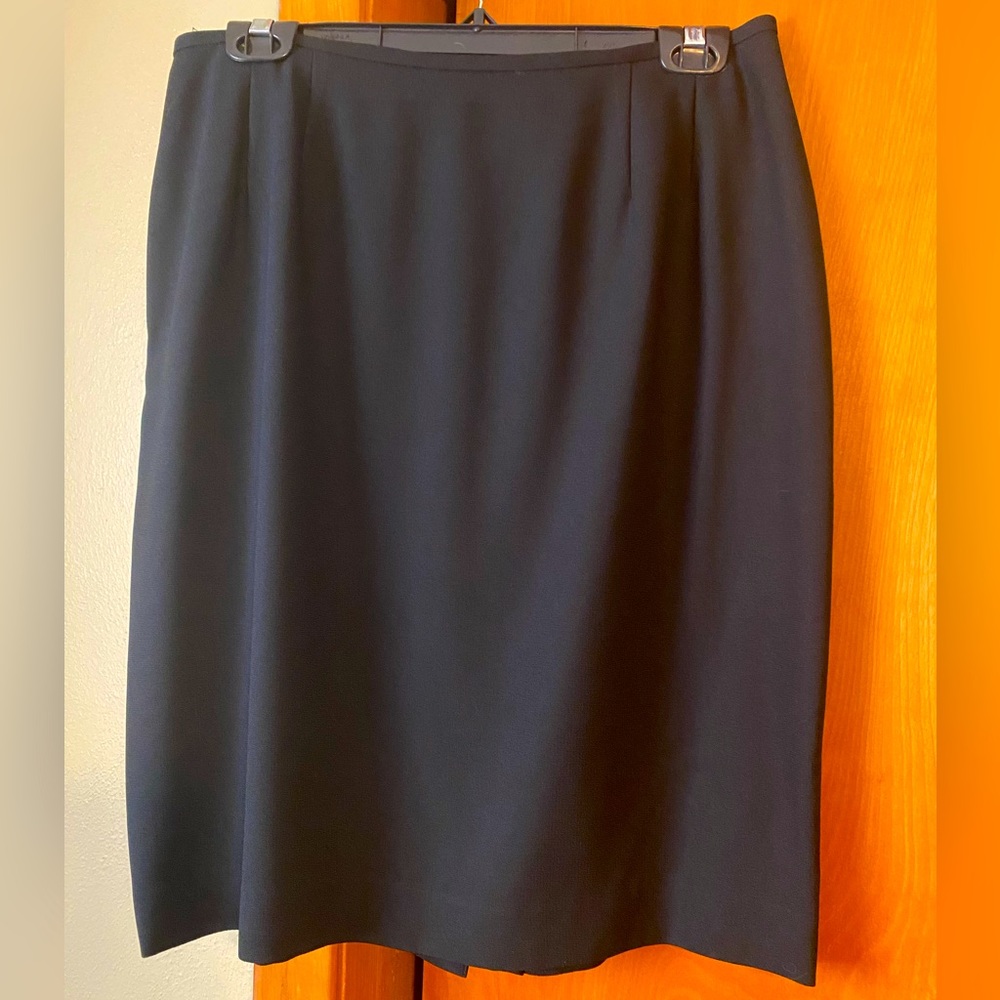 Black crepe skirt size 12 petite